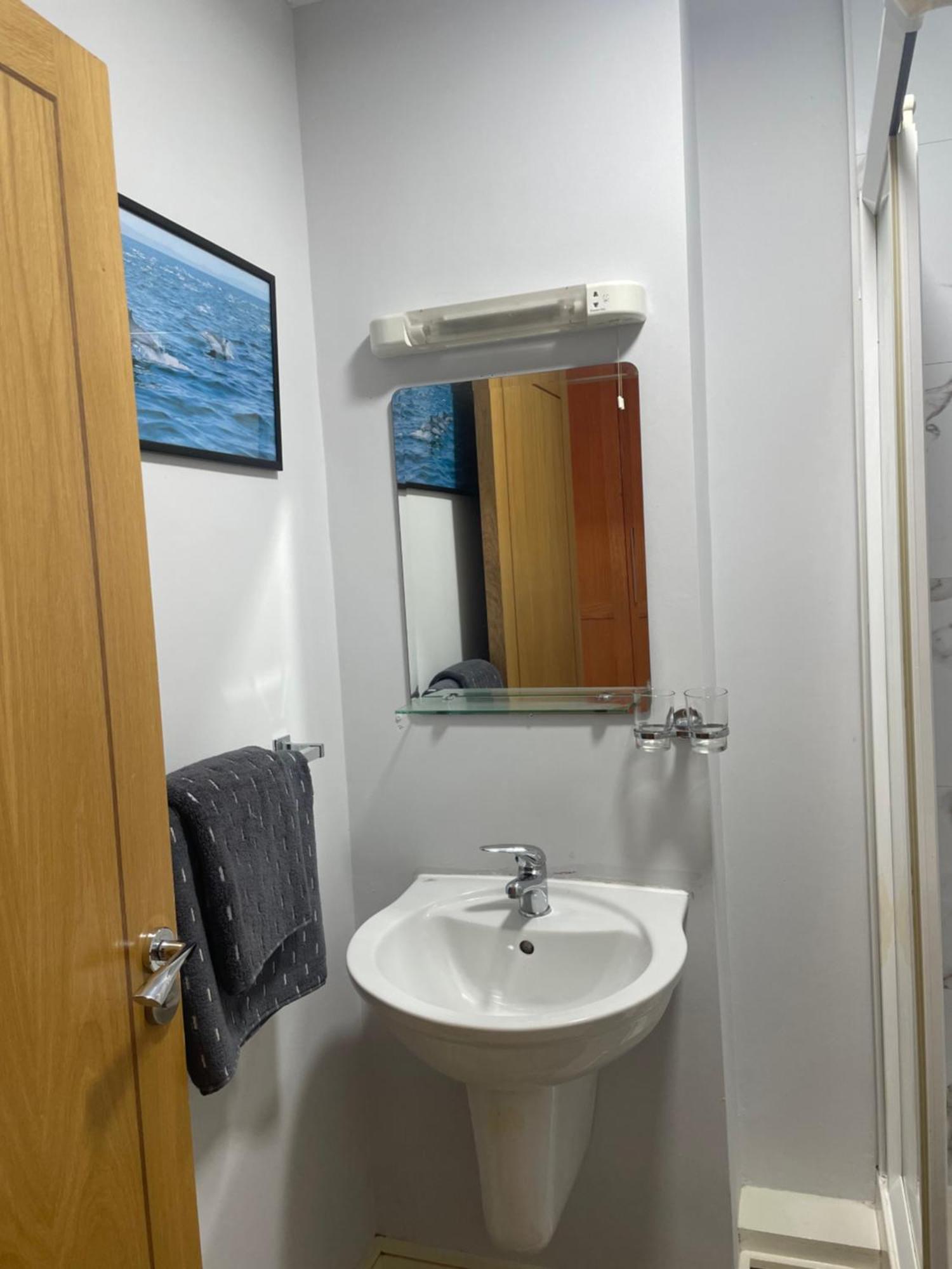 Courthouse View Penthouse 2 Apartment Clifden Phòng bức ảnh